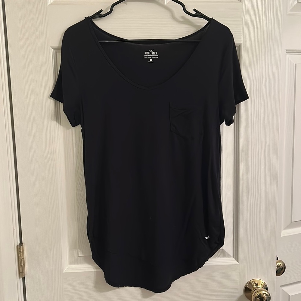 ✨ 2/$10 Hollister Scoopneck Shirt